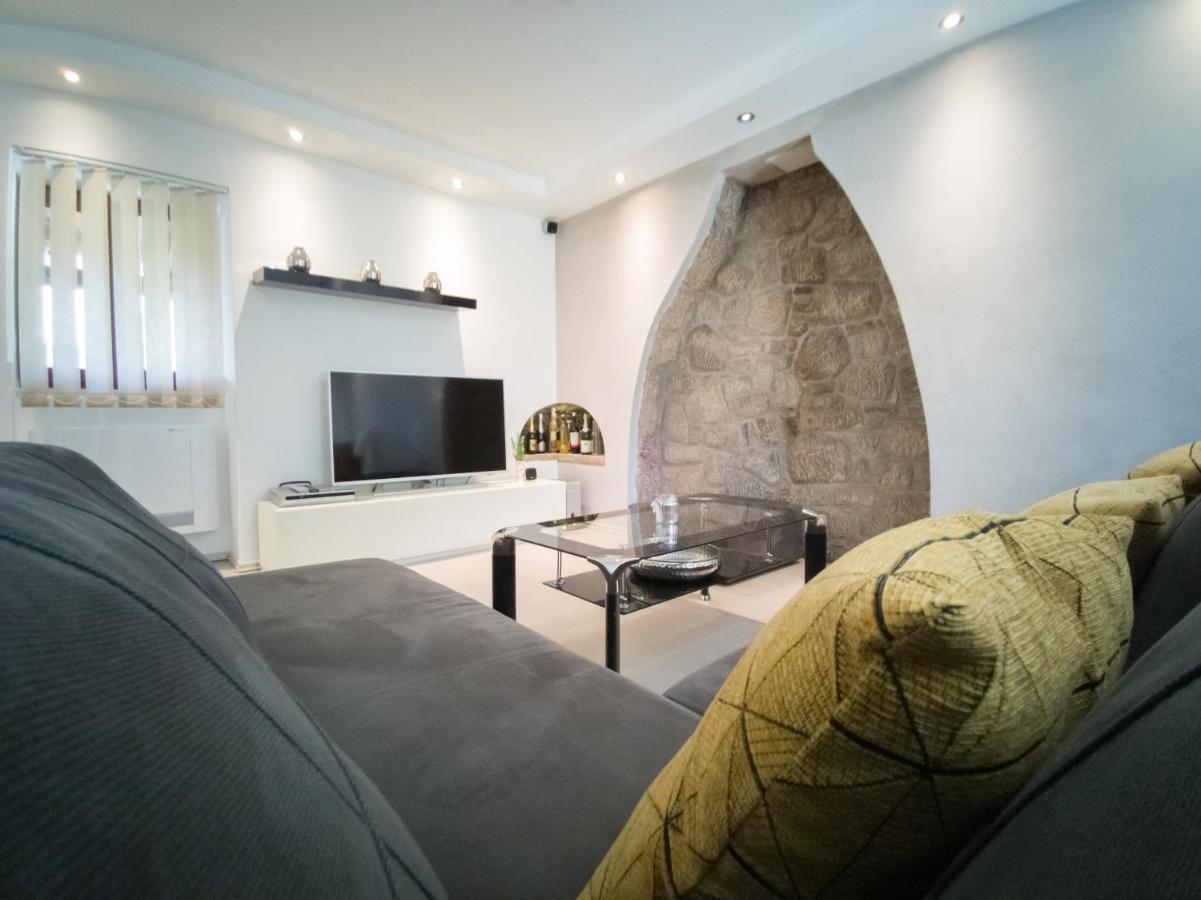Holiday House Tos-Vila With Heated Pool Vrbnik Exterior foto