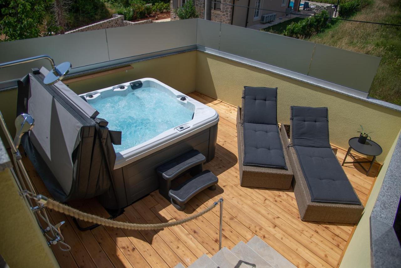 Holiday House Tos-Vila With Heated Pool Vrbnik Exterior foto