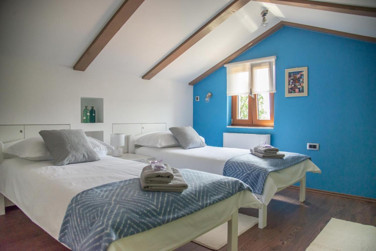Holiday House Tos-Vila With Heated Pool Vrbnik Exterior foto