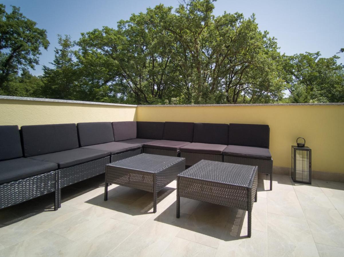 Holiday House Tos-Vila With Heated Pool Vrbnik Exterior foto