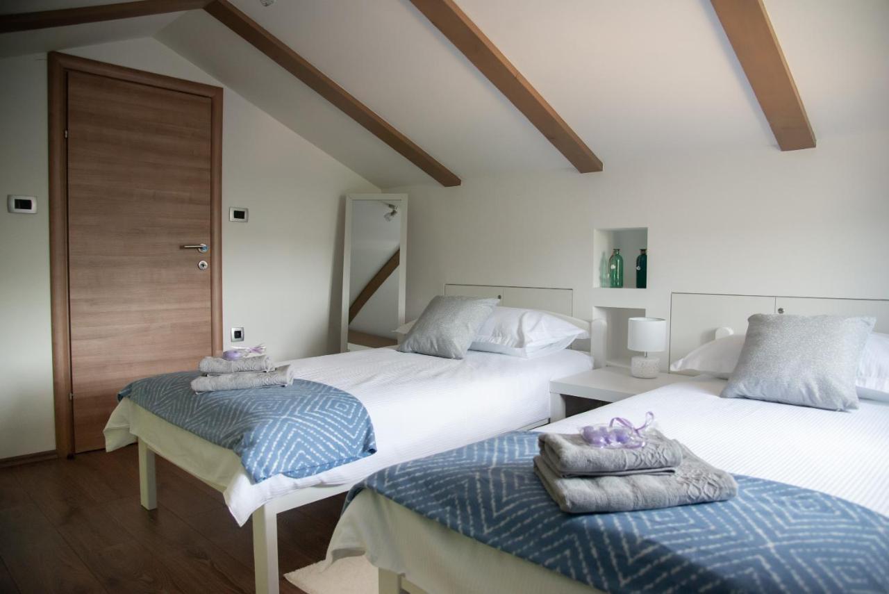Holiday House Tos-Vila With Heated Pool Vrbnik Exterior foto
