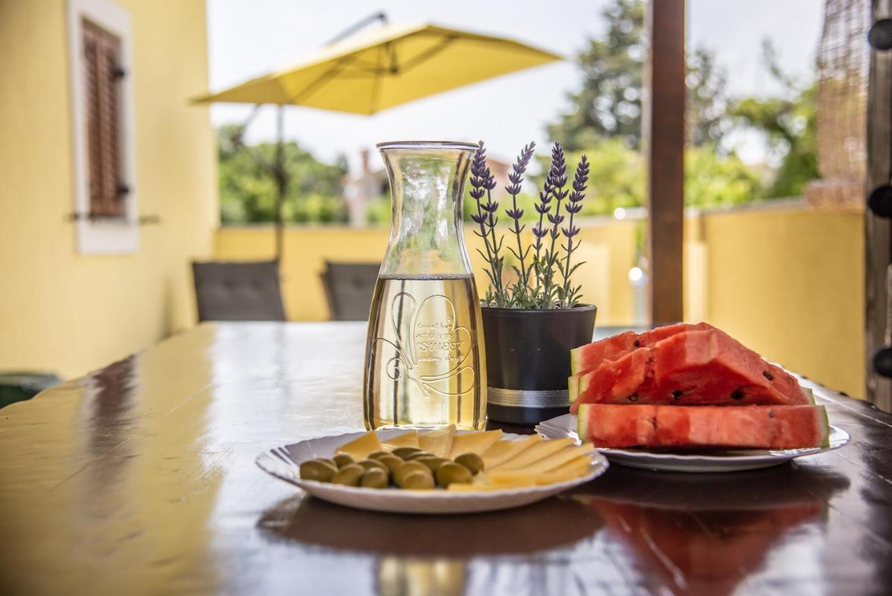 Holiday House Tos-Vila With Heated Pool Vrbnik Exterior foto