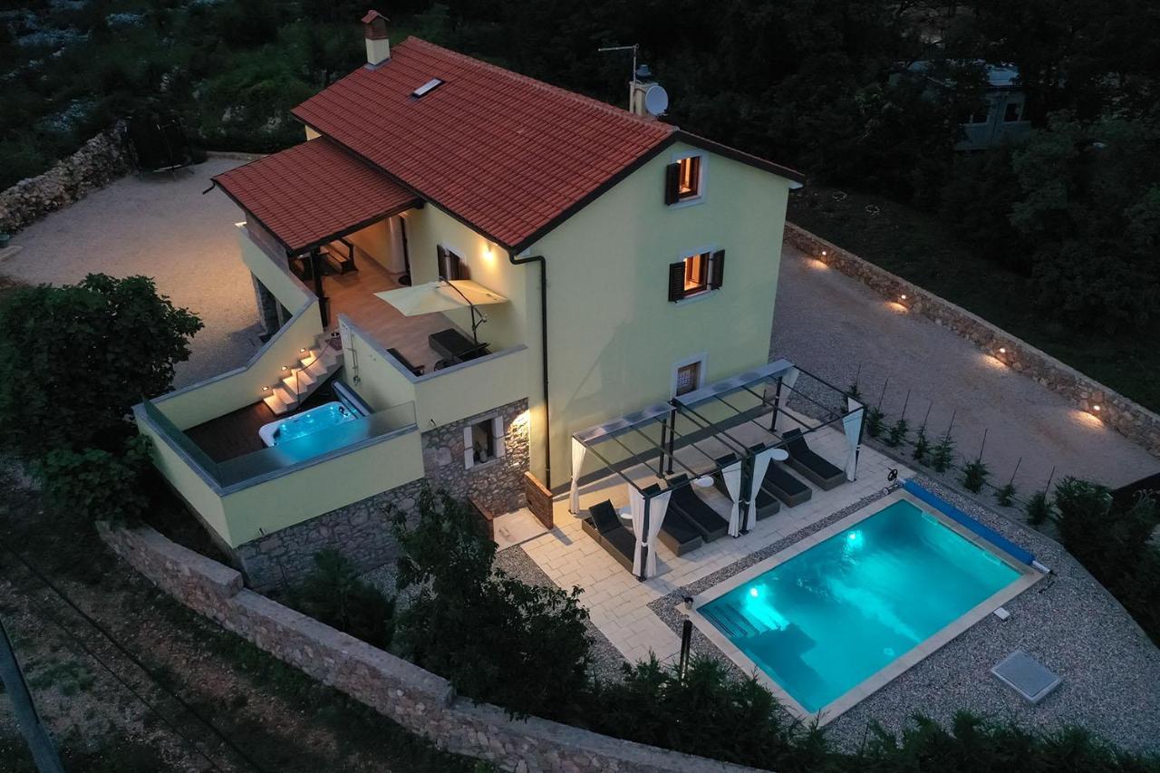 Holiday House Tos-Vila With Heated Pool Vrbnik Exterior foto