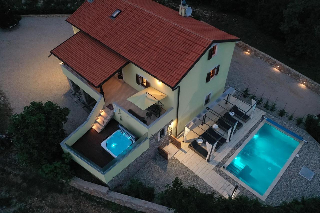 Holiday House Tos-Vila With Heated Pool Vrbnik Exterior foto