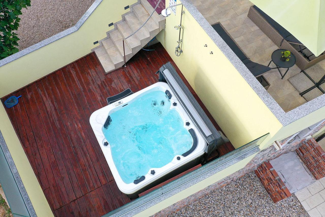 Holiday House Tos-Vila With Heated Pool Vrbnik Exterior foto