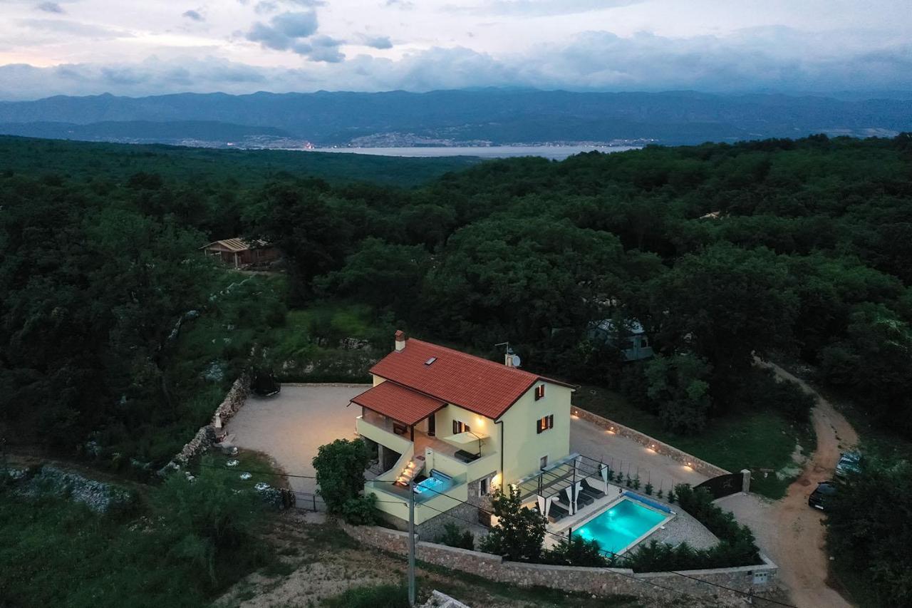 Holiday House Tos-Vila With Heated Pool Vrbnik Exterior foto